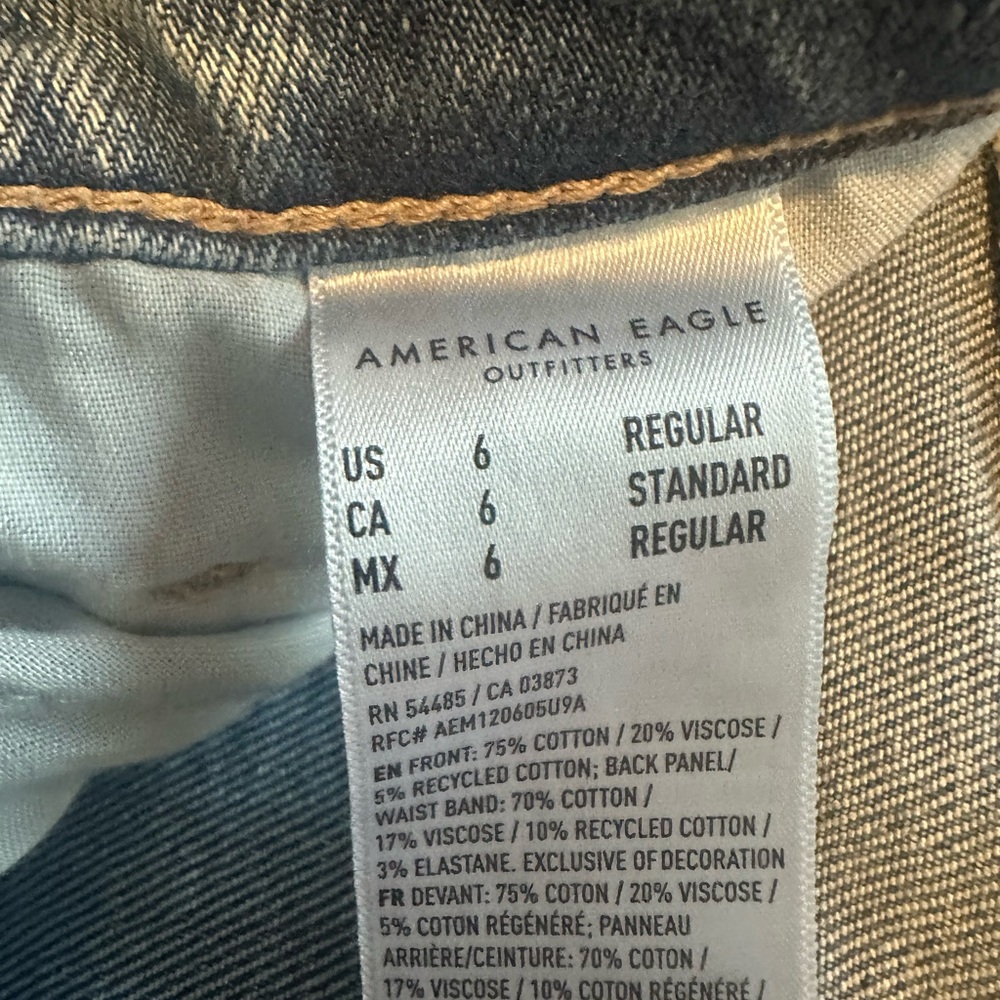 AE Light Blue  High-Rise Striged  Ripped Mom Jeans Size 6 Excellent Condition - Picture 7 of 9